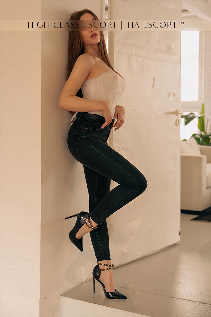 Junges bildschönes Escort Maedchen Düsseldorf - Emma